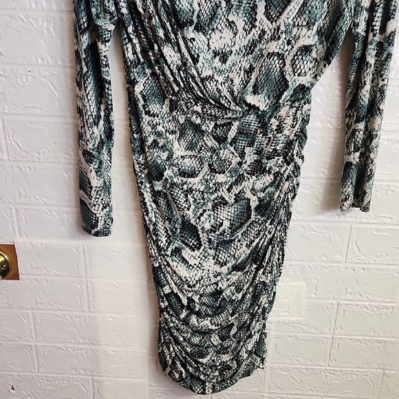 Alexia Admor Green and Black Snake Print Long Sleeve Dress - Picture 5 of 10